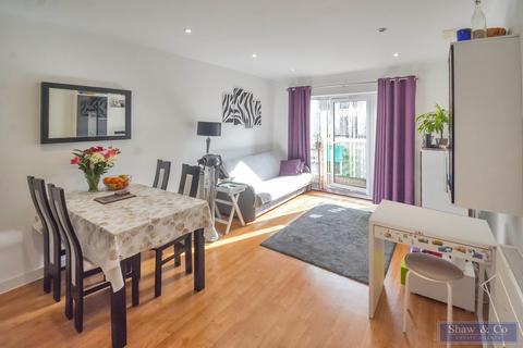 1 bedroom flat for sale - Ferraro Close, Hounslow TW5