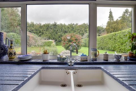 19 Fernbrook Road, Caversham, Reading, RG4 7HG