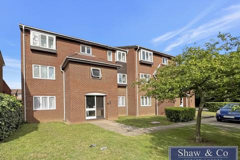 1 bedroom ground floor flat for sale - Vickers Way, Hounslow TW4