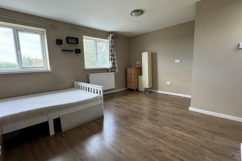 5 bedroom semi-detached house for sale - Ashdale Close, Twickenham TW2