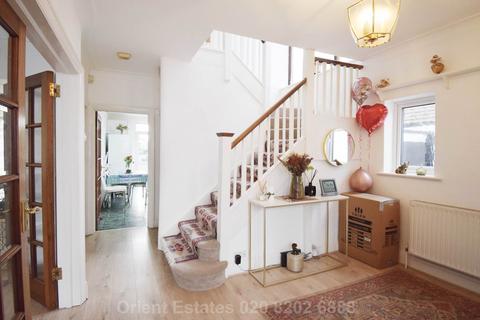 4 bedroom detached house to rent, Edgeworth Avenue, London