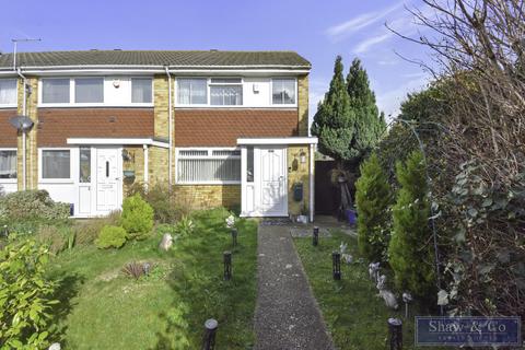 3 bedroom end of terrace house for sale - Sark Close, Hounslow TW5