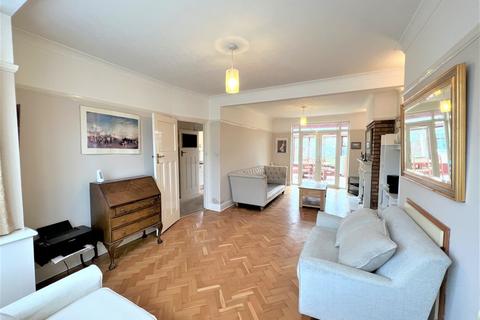 3 bedroom end of terrace house for sale, Shirley Drive, Hounslow TW3