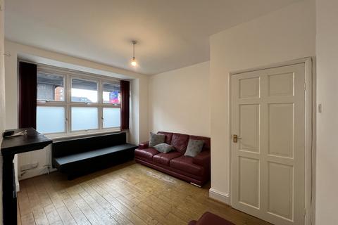 1 bedroom ground floor flat for sale, Great West Road, Brentford TW8