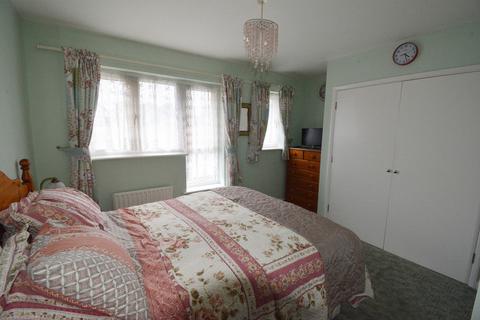 2 bedroom flat for sale - Colham Mill Road, West Drayton UB7