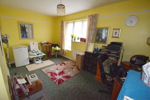 2 bedroom flat for sale, Colham Mill Road, West Drayton UB7