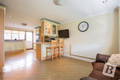2 Gilroy Close, Rainham, RM13 7LH