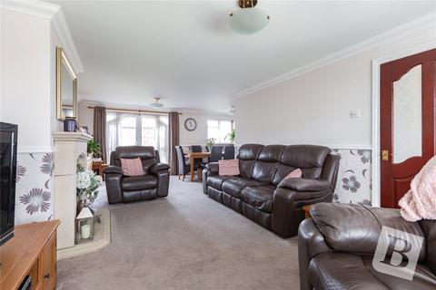 2 Gilroy Close, Rainham, RM13 7LH