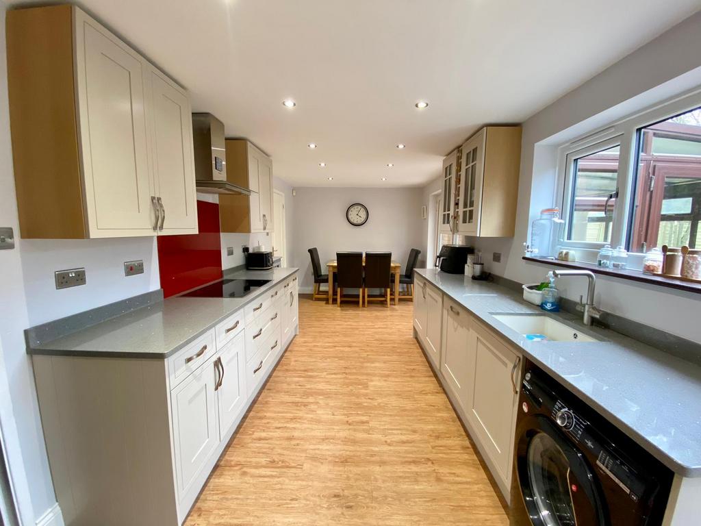 Carpenters Lane, Hadlow, Tonbridge, Kent 5 bed link detached house for