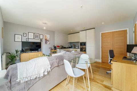 1 bedroom apartment for sale, Halyards Court, Durham Wharf Drive, TW8