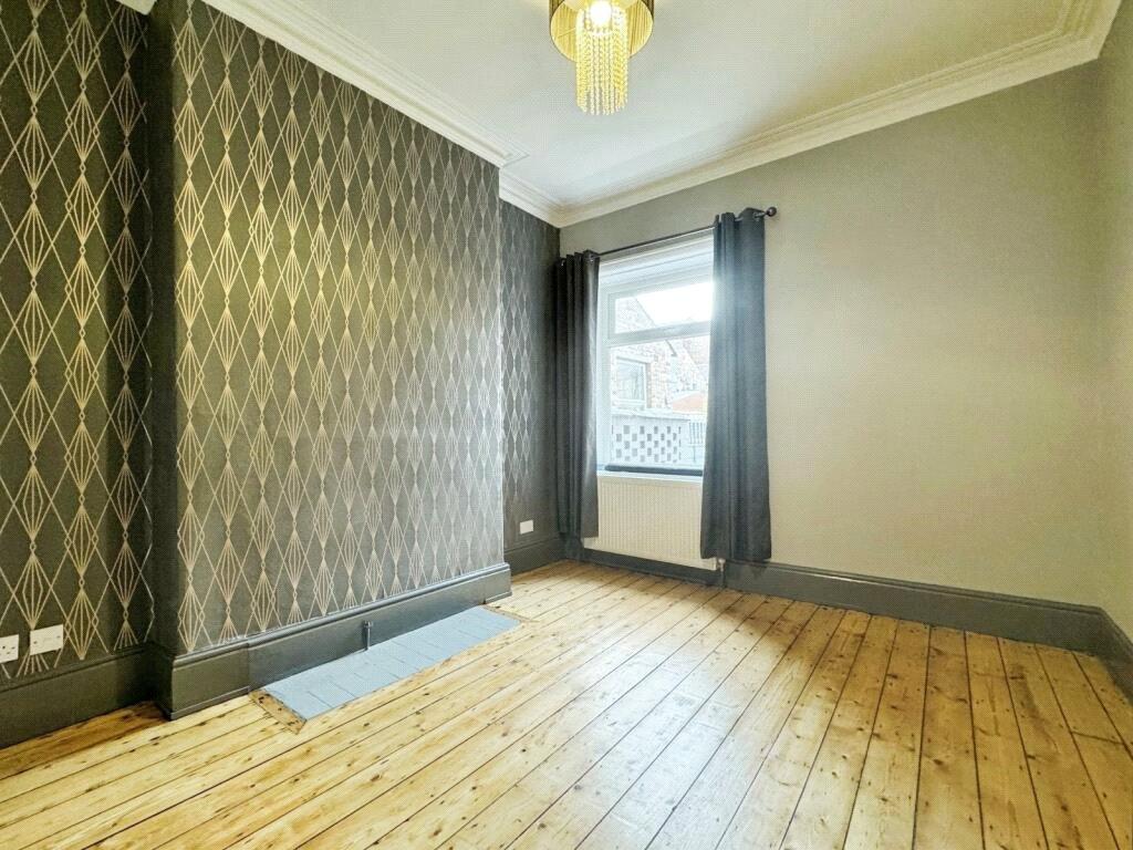 Hutton Grove, London, N12 2 bed house to rent £2,400 pcm (£554 pw)