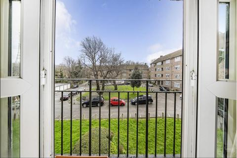 66 Charters Close, London, SE19 1QP