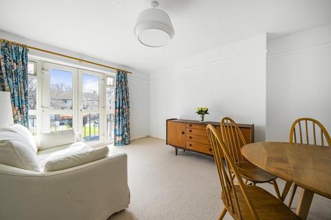 66 Charters Close, London, SE19 1QP