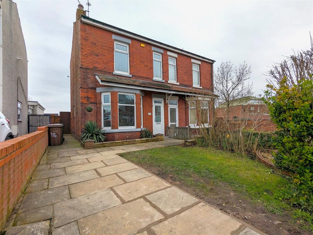 Kew Road, Southport, Merseyside, PR8 3 bed semidetached house £875