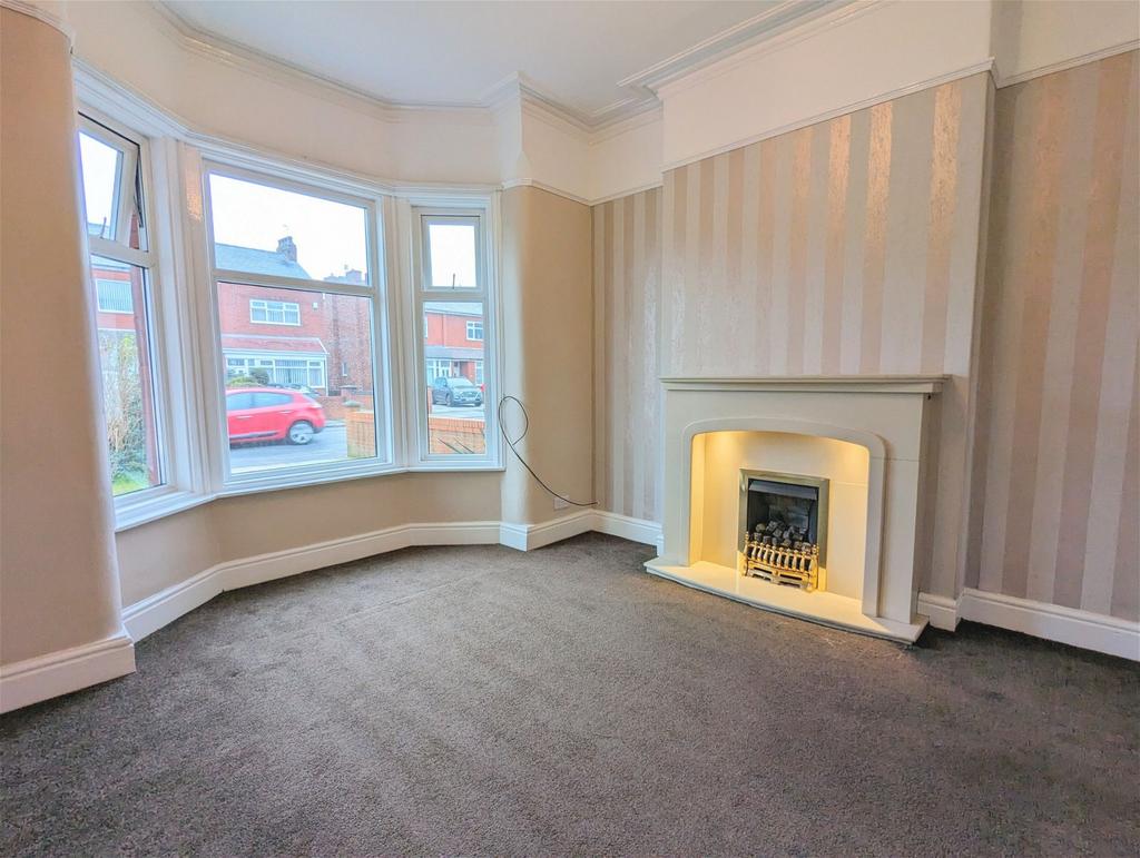 Kew Road, Southport, Merseyside, PR8 3 bed semidetached house £875