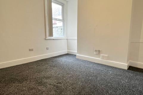 3 bedroom terraced house to rent - Gloucester Road, L6