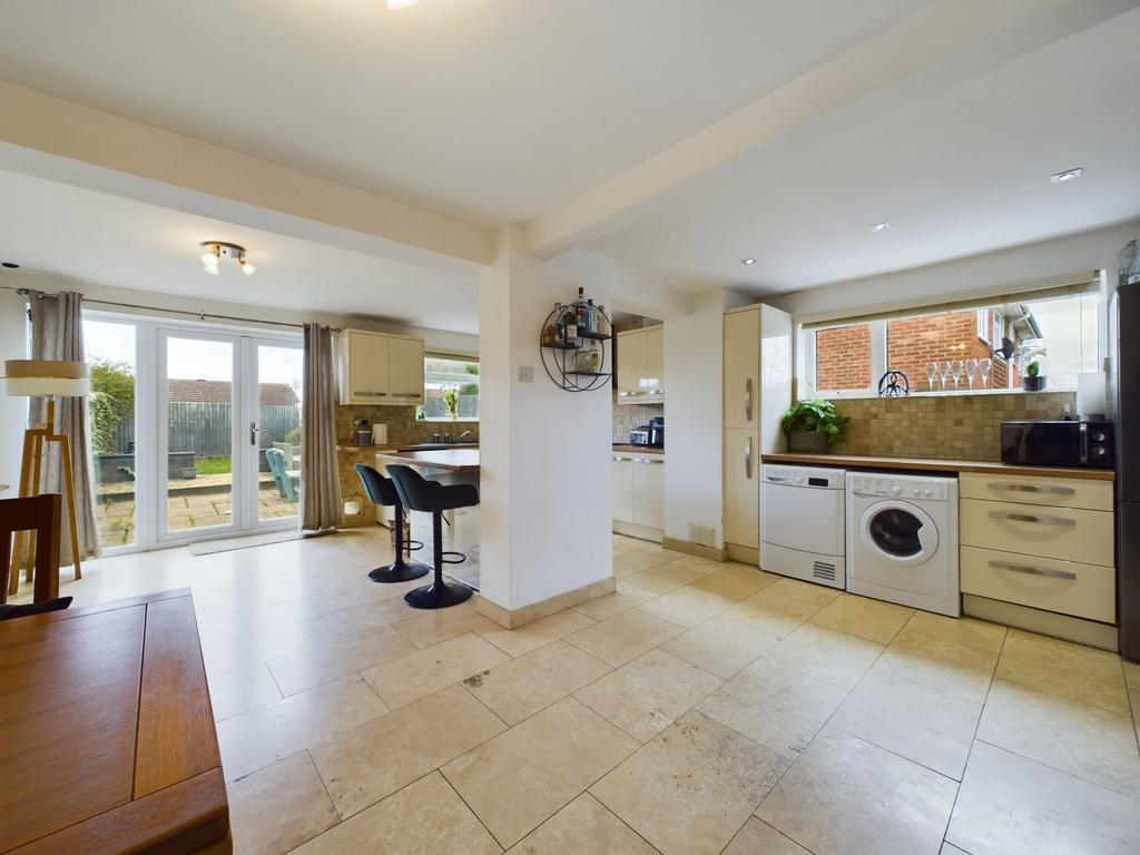 Highfields, Towcester, NN12 3 bed semidetached house for sale £375,000