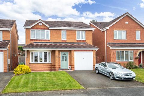 4 bedroom detached house for sale, Chepstow Drive, Catshill, Bromsgrove, Worcestershire, B61