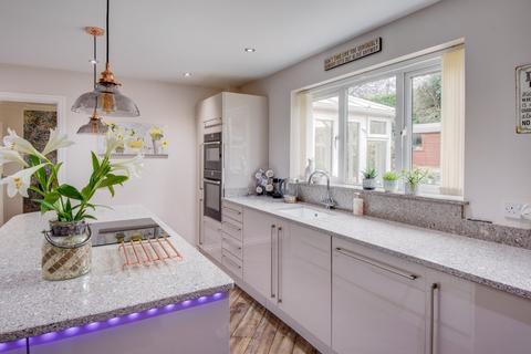 8 Chepstow Drive, Catshill, Bromsgrove, B61 0RZ