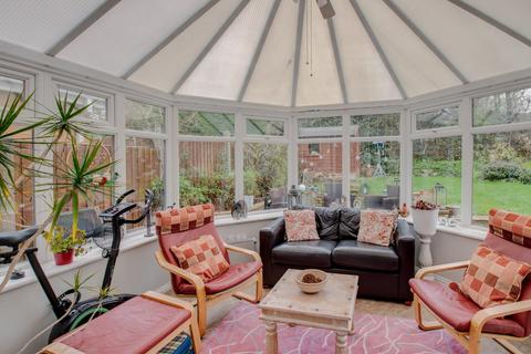 8 Chepstow Drive, Catshill, Bromsgrove, B61 0RZ