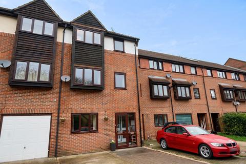 4 bedroom terraced house for sale - Honeysuckle Close, Winchester, Hampshire, SO22