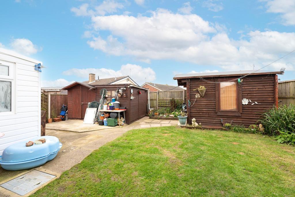 Denton Drive, Lowestoft 3 bed detached house for sale £230,000