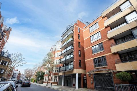 3 bedroom flat to rent, DRAYTON GARDENS, South Kensington, London, SW10