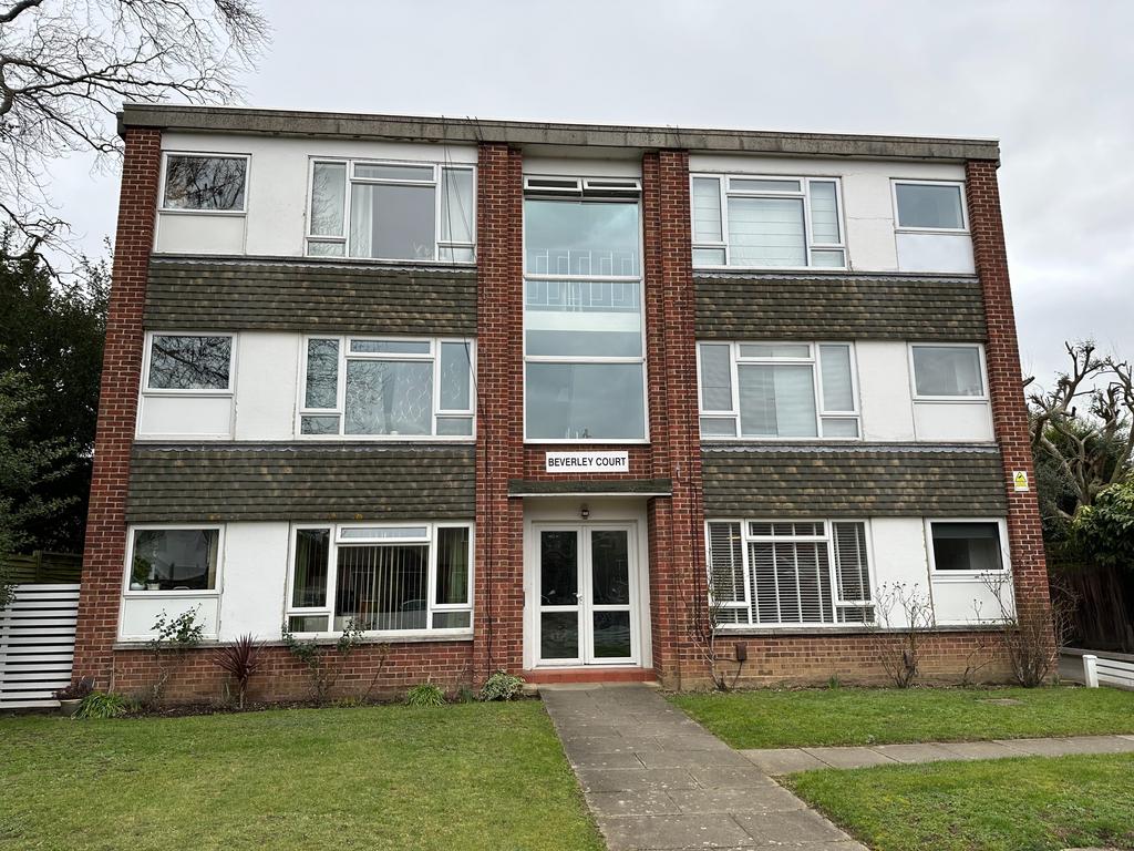 19 St Johns Road, Sidcup DA14 1 bed flat £1,350 pcm (£312 pw)