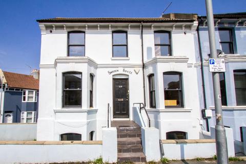 4 bedroom end of terrace house to rent, Queens Park Road, Brighton BN2