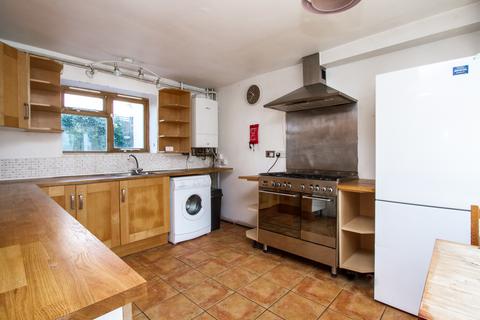 4 bedroom end of terrace house to rent, Queens Park Road, Brighton BN2