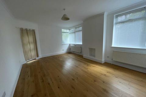 3 bedroom apartment to rent, Lower Kings Road, Berkhamsted HP4