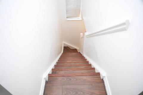 60 Waterside Close, London, SE28 0GS