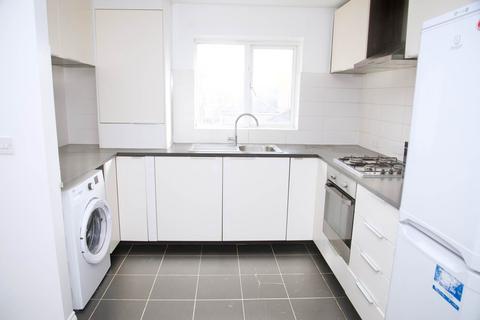 60 Waterside Close, London, SE28 0GS