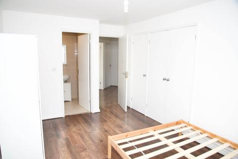 60 Waterside Close, London, SE28 0GS