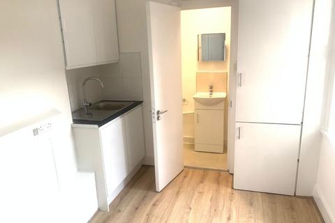 Studio to rent, London N6