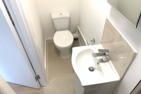 Studio to rent, London N6
