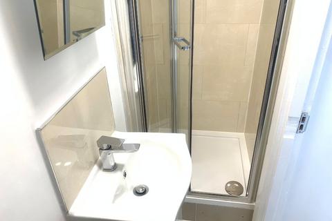 Studio to rent, London N6