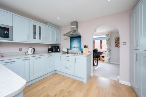 9 Bodiam Close, Southwater, Horsham, RH13 9XW