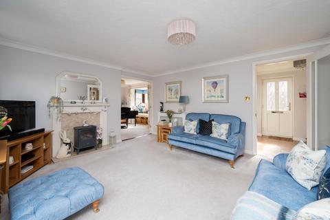 9 Bodiam Close, Southwater, Horsham, RH13 9XW
