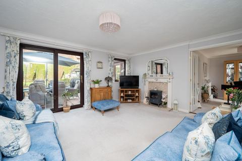 9 Bodiam Close, Southwater, Horsham, RH13 9XW