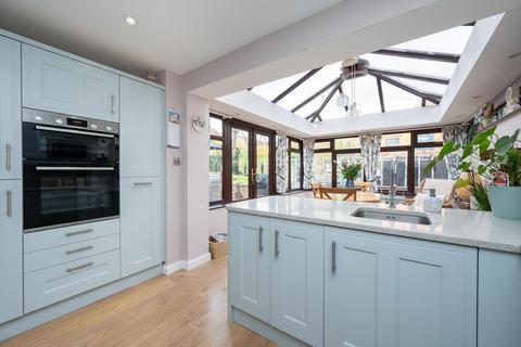9 Bodiam Close, Southwater, Horsham, RH13 9XW
