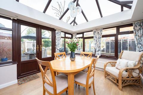 9 Bodiam Close, Southwater, Horsham, RH13 9XW