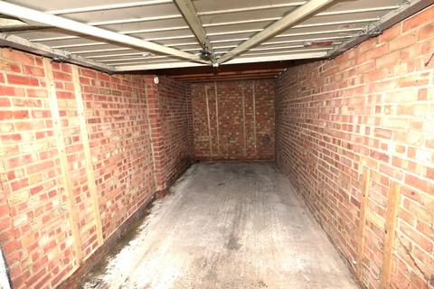 Garage to rent, Redbridge Lane East, Ilford IG4