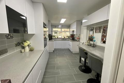 3 Masefield Road, Northfleet, Gravesend, DA11 8EL