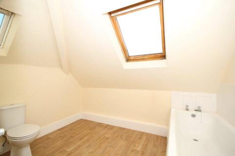 2 bedroom flat to rent, Beach Road, Littlehampton, West Sussex, BN17