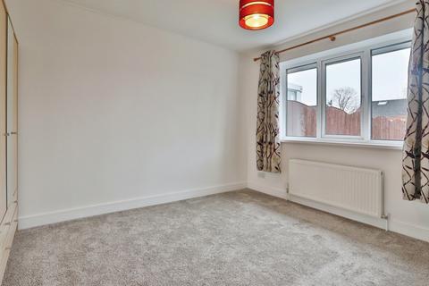 2 bedroom bungalow for sale, Greylees Avenue, Hull, East Riding of Yorkshire, HU6 7YG