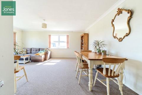2 bedroom flat to rent - Westlake Gardens, Tarring, Worthing, West Sussex, BN13