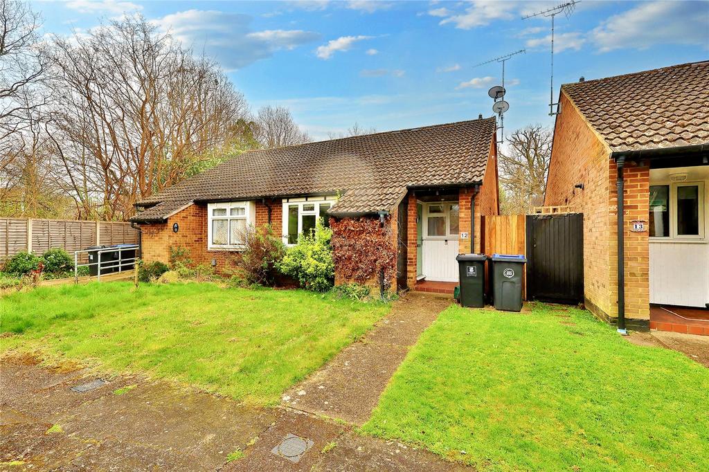 Caradon Close, Woking, Surrey, GU21 2 bed bungalow for sale £350,000