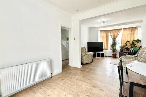 3 bedroom terraced house for sale, Trelawney Road, Ilford IG6