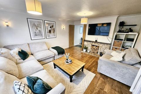33 Heddington Close, Trowbridge, BA14 0LH